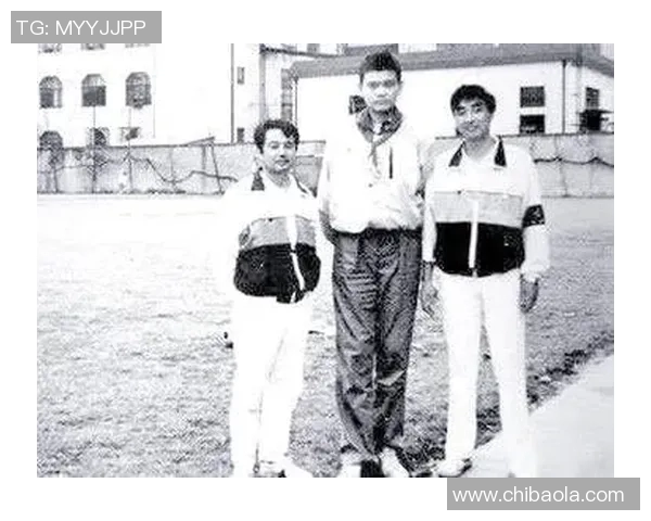 超小号姚明的篮球梦想与成长之路:从小个子到巨星的逆袭故事